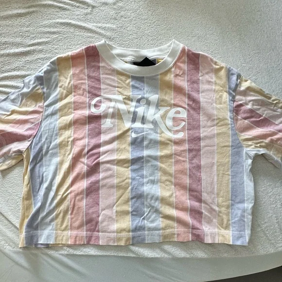 Women’s Nike crop tee - Picture 1 of 2